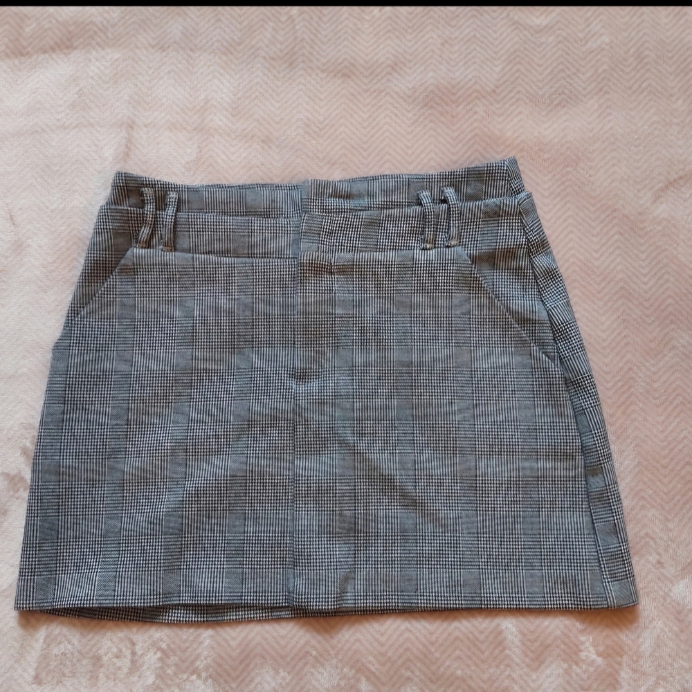 NWOT Zara Grey Checked Mini Skirt in